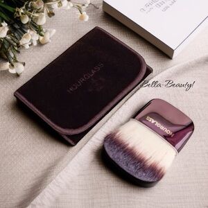 HOURGLASS Ambient Powder Brush    ~NEW~